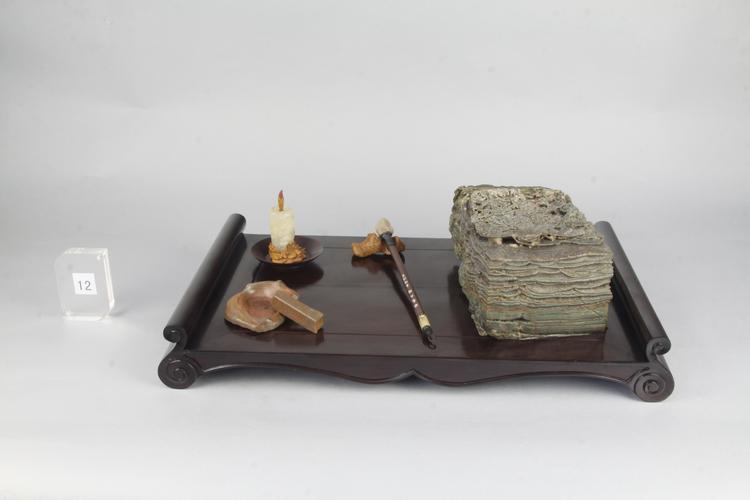 经营范围包括:一般项目:销售工艺美术品及收藏品